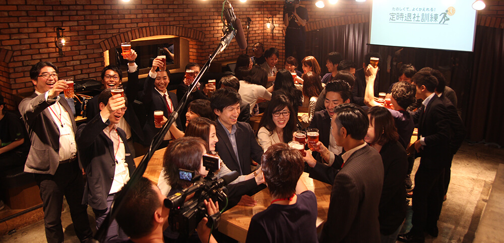 「YONA YONA BEER WORKS」で貸切り撮影。撮影後はもちろん、ビールで乾杯!