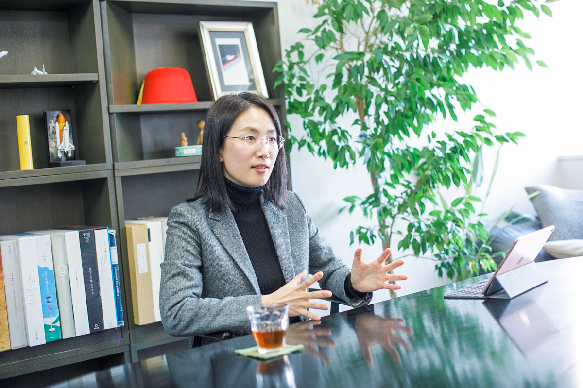 河 炅珍氏
